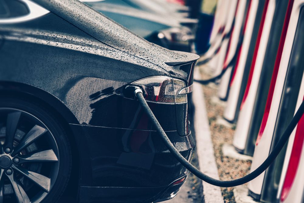 Can I charge my EV in the rain Lease Electric